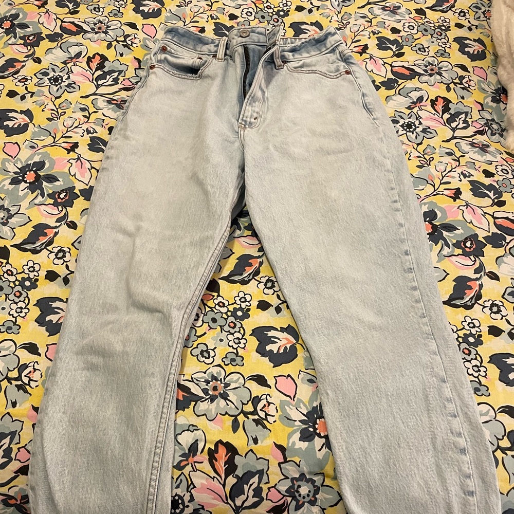 Abercrombie Curve Love High Raise Mom Jeans
